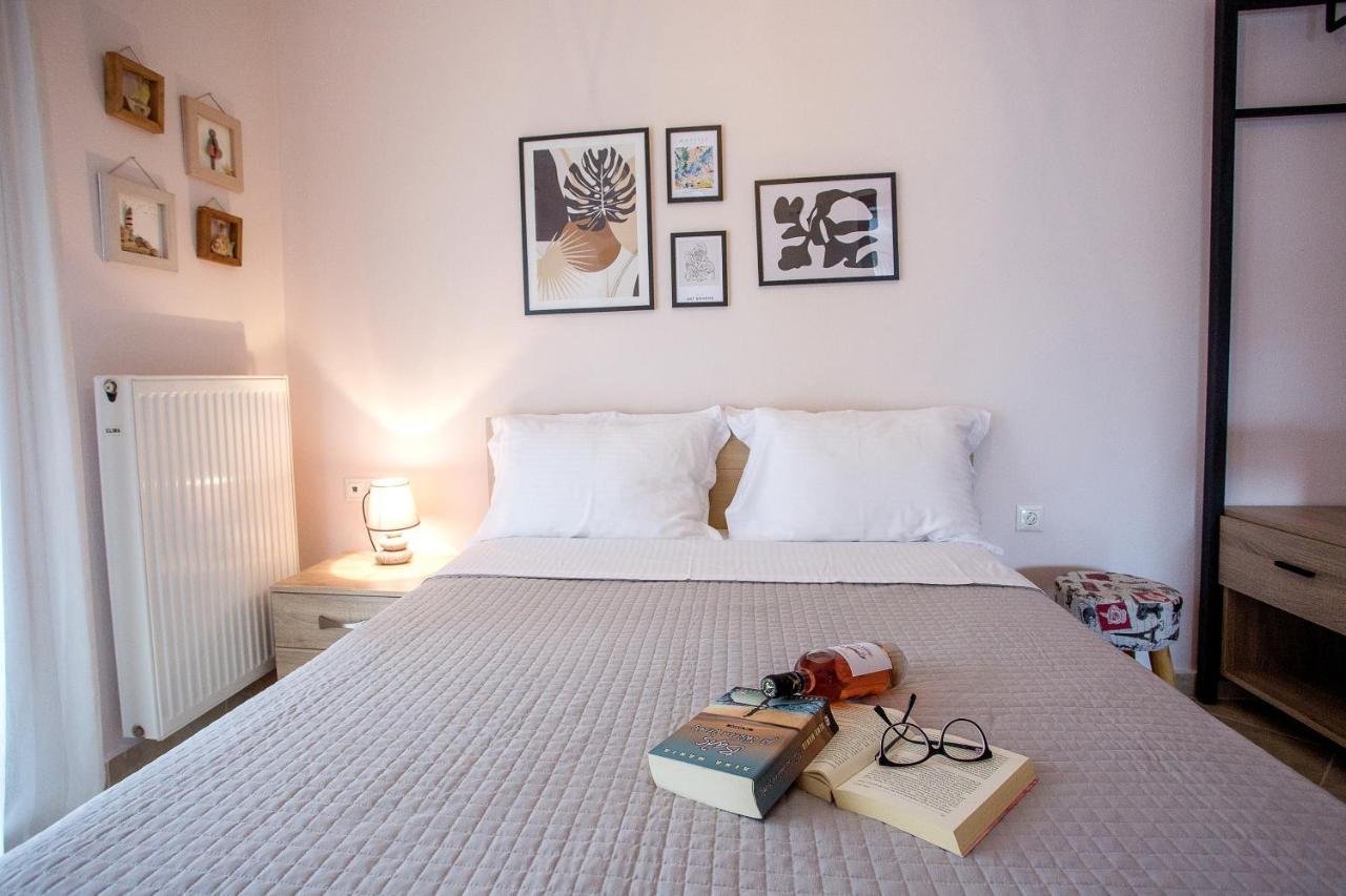 Konstantina & Evgenia Deluxe Apartment Néa Péramos Eksteriør billede