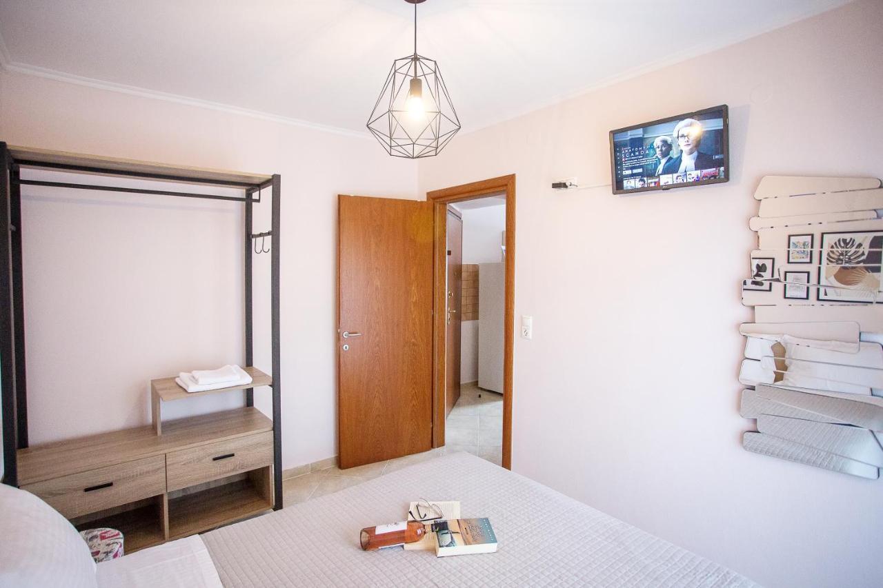 Konstantina & Evgenia Deluxe Apartment Néa Péramos Eksteriør billede