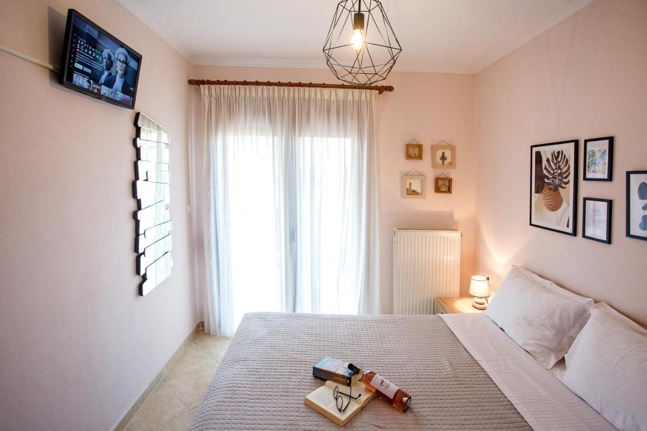 Konstantina & Evgenia Deluxe Apartment Néa Péramos Eksteriør billede