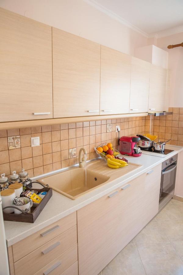Konstantina & Evgenia Deluxe Apartment Néa Péramos Eksteriør billede
