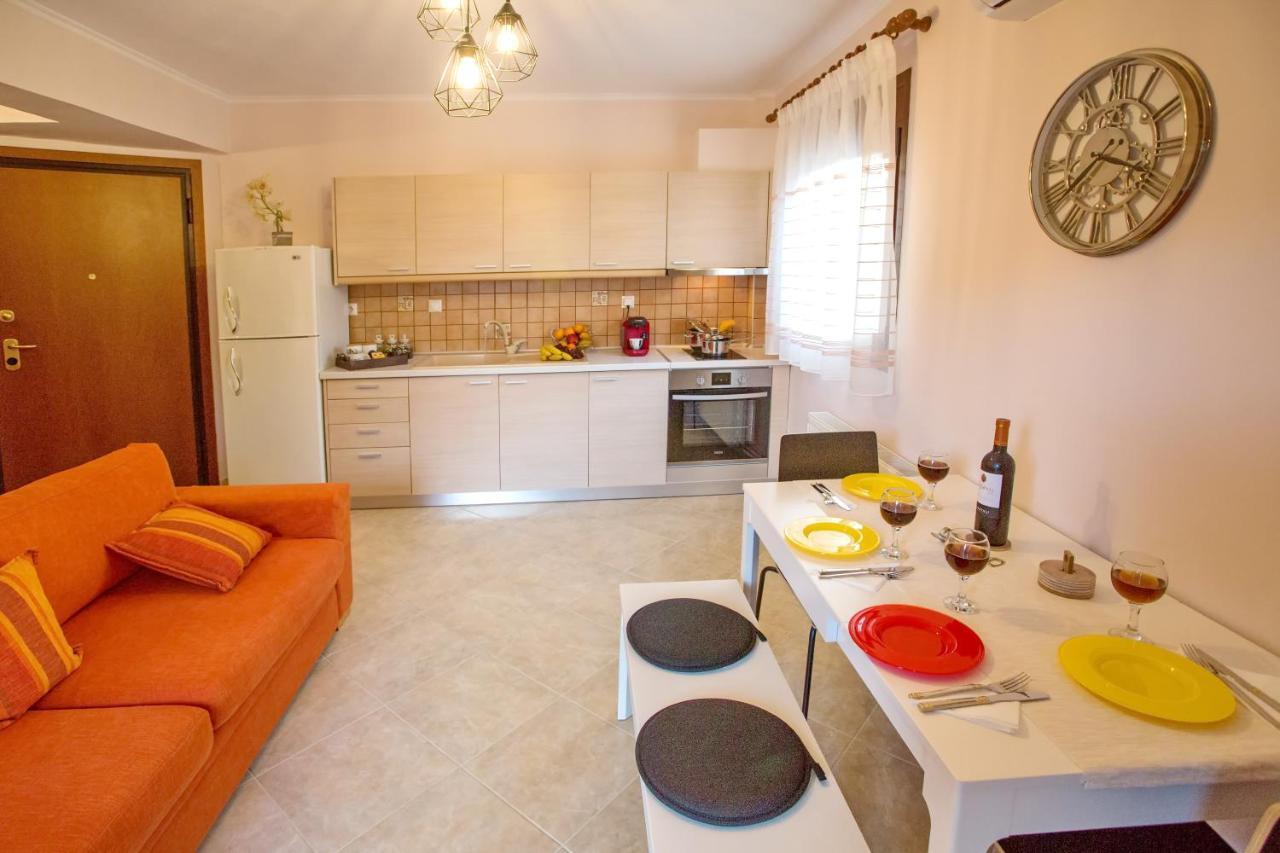 Konstantina & Evgenia Deluxe Apartment Néa Péramos Eksteriør billede